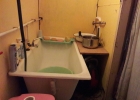 2020 r.,w starym mieszkaniu - łazienka nie była dostępna dla osoby z niepełnosprawnością oraz nie miała ciepłej wody. 